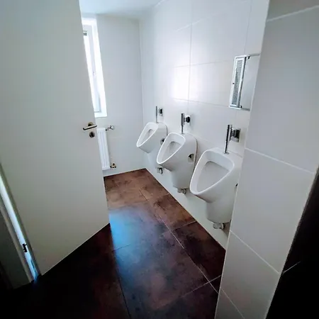 In Guest - Comfortable Single With Shared Bathroom And Kitchen * Forbach