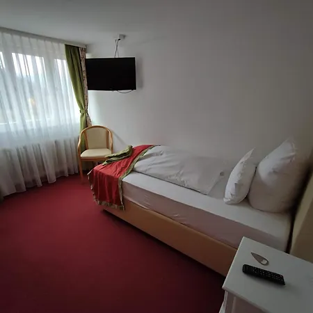 In Guest - Comfortable Single With Shared Bathroom And Kitchen * Forbach