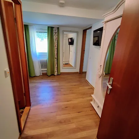 Pensionat In Guest - Comfortable Single With Shared Bathroom And Kitchen