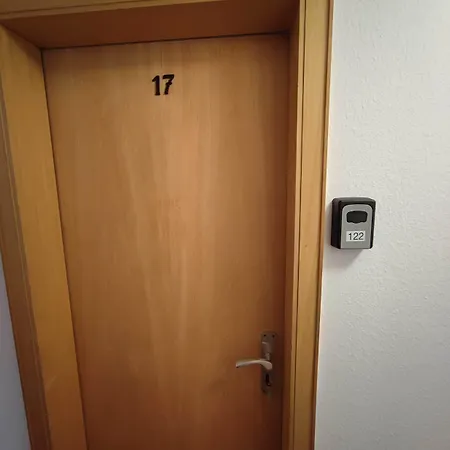 In Guest - Comfortable Single With Shared Bathroom And Kitchen Pensionat *